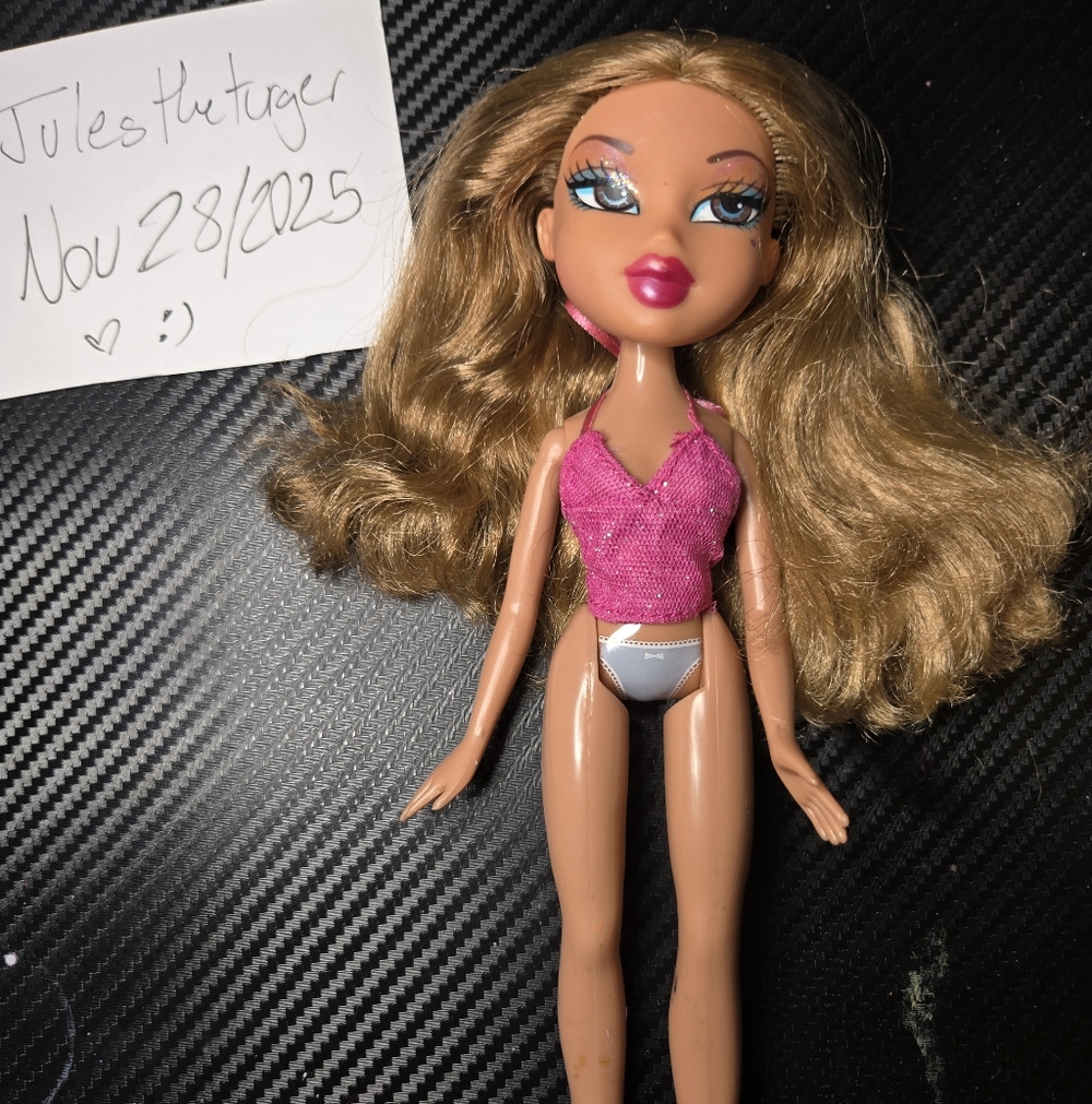 Bratz Step out Yasmin - Picture 1 of 1